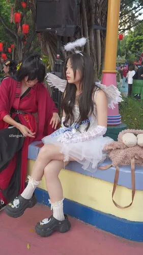 【永久专享】(BC-AA-635)透明蕾丝天使裙美女..隔着裙子看到内裤..低角度CD【1V】【393M】 预览图 2