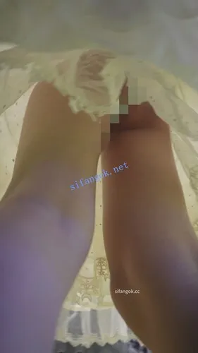 【永久专享】【xxn-340】白色lo裙小学妹..展台看表演被CD窄内侧面露毛【1V】【353M】 预览图 2