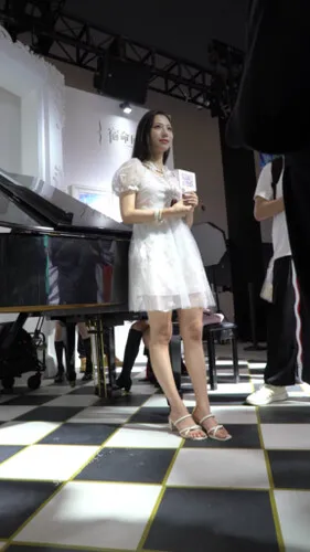 【永久专享】【WaltzCD】华尔兹2023系列之26展台礼仪小姐【1V】【340M】 预览图 1