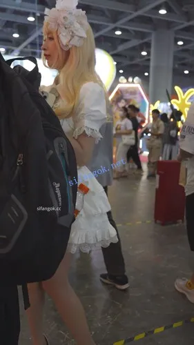 【永久专享】【xxn-341】金发公主裙美女..超薄透明肉丝..蕾丝内夹进屁股缝【1V】【934M】 预览图 6