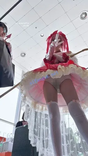 【永久专享】【KFC】洛丽塔学生妹·有男友守护身后·前面露出一大片黑森林【1V】【646M】 预览图 8