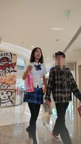 【永久专享】【CSCD】黑丝JK小姐姐和男朋友逛街，白色内内【1V】【1.75G】 预览图 3