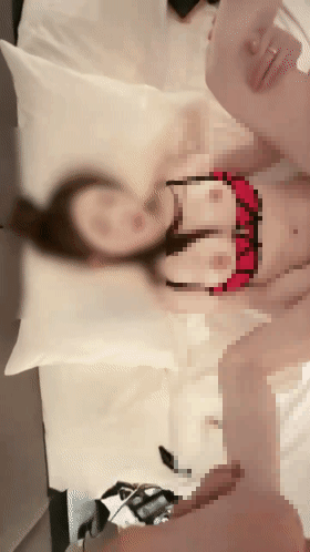 【重磅】推特顶级反差女神【一只顶美】高价付费群超极品02【10V】【2.39G】 预览图 23