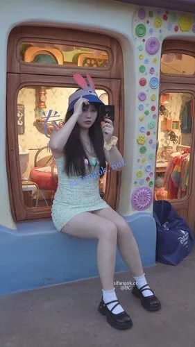 【永久专享】(BC-AA-621)小姐姐大屁股夹住半透明蕾丝内..弯成90度内裤露…【1V】【523M】 预览图 6