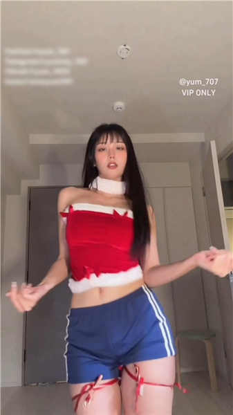 推特裸舞小美女玉米yum 2026最新热门裸舞我发现了姐夫的密码【1V】【730M】 预览图 7