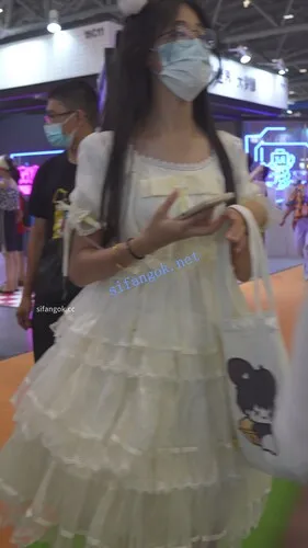 【永久专享】【xxn-340】白色lo裙小学妹..展台看表演被CD窄内侧面露毛【1V】【353M】 预览图 3