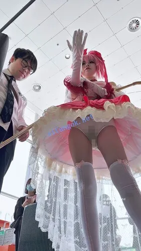 【永久专享】【KFC】洛丽塔学生妹·有男友守护身后·前面露出一大片黑森林【1V】【646M】 预览图 11