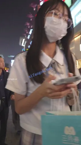 【永久专享】(BC-AA-620)制服jk小学妹逛街买刮刮乐..透心凉CD粉内夹出13缝【1V】【321M】 预览图 1