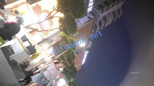 【永久专享】（空城原创）透明上衣牛仔裙小姐姐，薄丝微透白N包裹肉臀【1V】【365M】 预览图 6