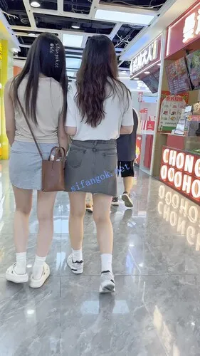 【永久专享】【KFC】短裙少妇·相机放在腿中间CD·弯腰露出粉色无痕骚内【1V】【919M】 预览图 13