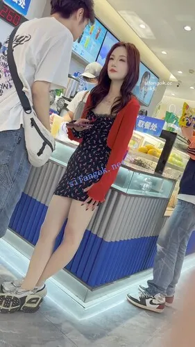 【永久专享】【KFC】第二天又偶遇靓女·依然肉丝骚内·一夜后好像有心事【1V】【375M】 预览图 5