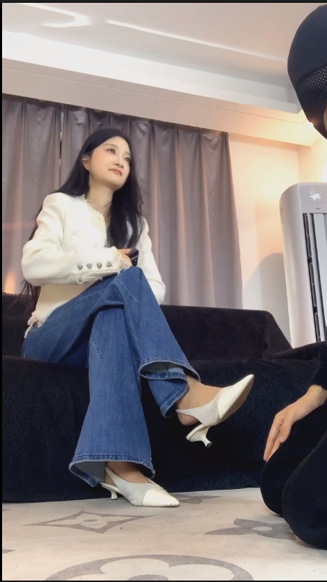 玩物直播女生也能很暴力-251211 170模特裸足高跟鞋很有s潜质【1V】【422MB百度云】 预览图 3