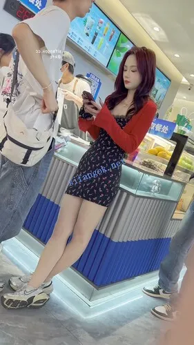 【永久专享】【KFC】第二天又偶遇靓女·依然肉丝骚内·一夜后好像有心事【1V】【375M】 预览图 11