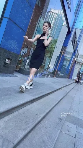 【永久专享】【KFC】服装店店员持续CD第三部。中午下班和男友打电话被CD【1V】【241M】 预览图 8