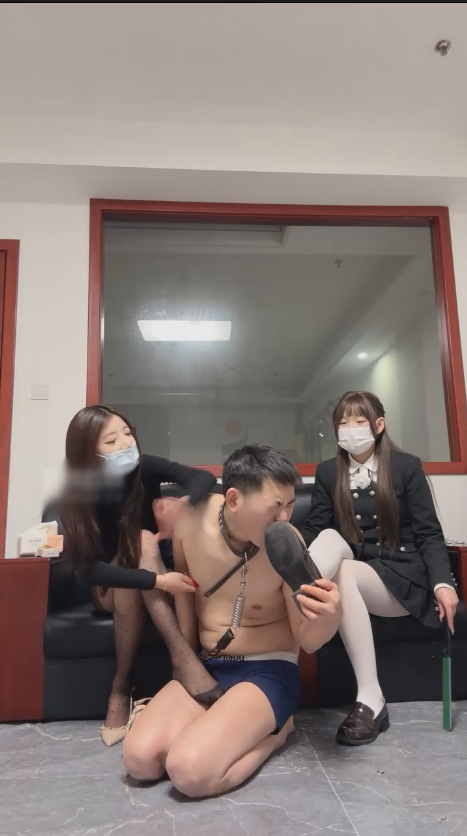 玩物直播小雨大王s-251212 双主调教老贱狗滚进来【1V】【300MB百度云】 预览图 3