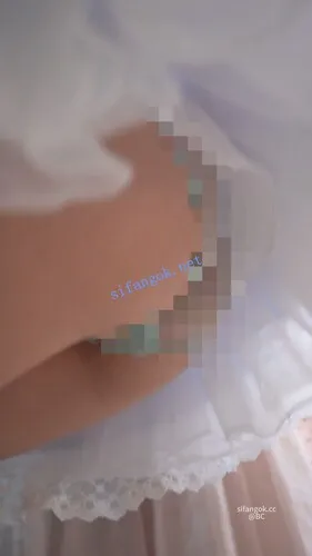 【永久专享】(BC-AA-616)蓝色蕾丝裙小姐姐看表演..半透明内半蹲被前后CD【1V】【1.34G】 预览图 3