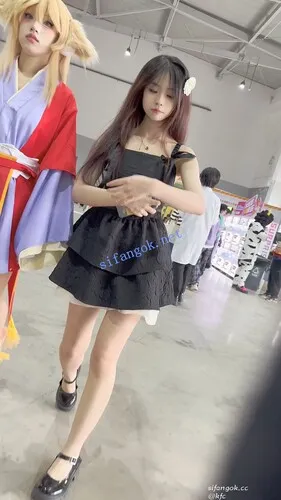 【永久专享】【KFC】精神小妹和闺蜜逛街·短裙淡灰色内内前后CD【1V】【374M】 预览图 2