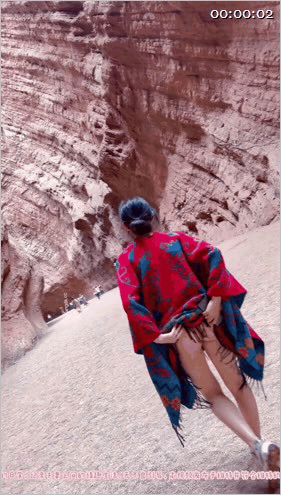 【戶外露出】【小可愛的雲煙】 推特原創夫妻露出界大神旅拍戶外露出、酒店開門逼插鈴铛露出、啪啪18V 1018.2MB 预览图 1