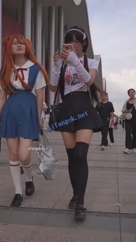 【永久专享】【xxn-337】超短百褶裙双马尾小姐姐..跟拍花纹内坐下走光【1V】【741M】 预览图 8