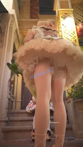 【永久专享】(BC-AA-614)公主裙白丝萌妹..镜头前弯腰拍照蕾丝内贴镜头【1V】【434M】 预览图 1