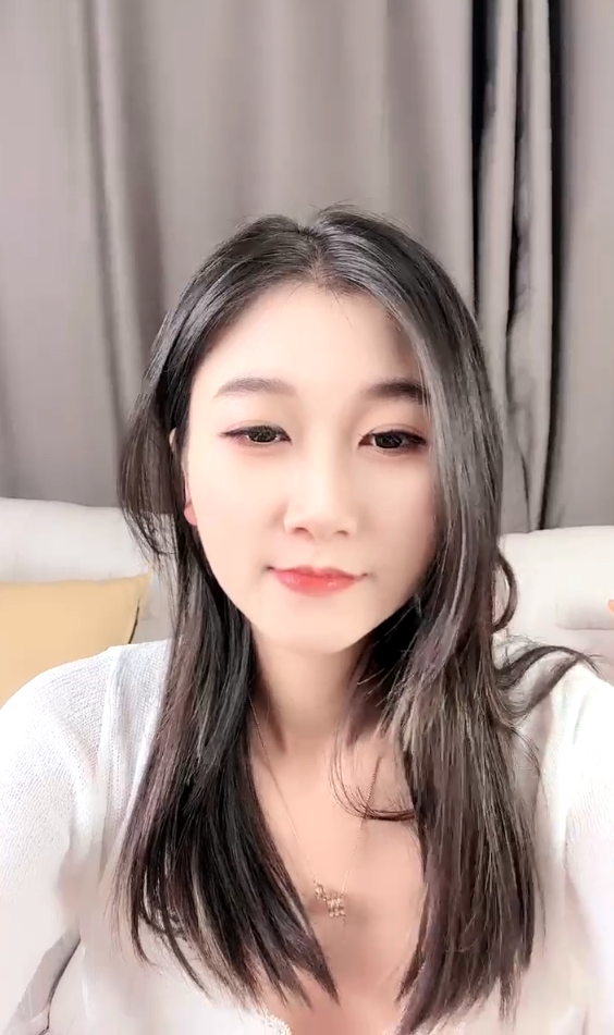 泡芙 丝袜母狗 直播 高颜值模特般的女神 预览图 1