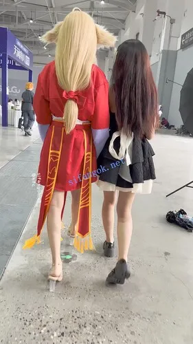 【永久专享】【KFC】精神小妹和闺蜜逛街·短裙淡灰色内内前后CD【1V】【374M】 预览图 4