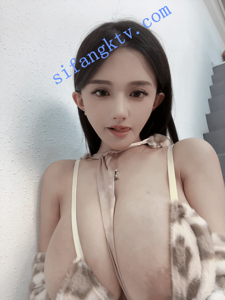 【虎牙古阿扎】4K画质-遮不住的乳晕豹纹比基尼+学院风脱衣【2V】【2.97G】 预览图 6