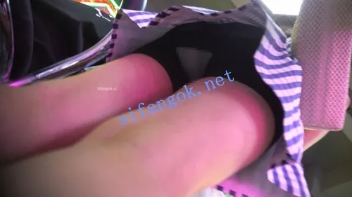 【永久专享】（空城原创）格子裙美艳少妇，透明打底透出白N肥臀【1V】【353M】 预览图 3