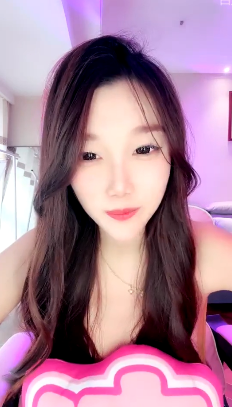 【董小姐】神级身材裸舞女神 【3v】 预览图 1