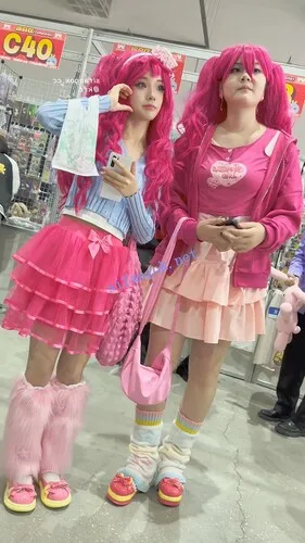 【永久专享】【KFC】可爱萝莉甜妹COSER逛街·大眼睛一看就是美人胚子·白内【1V】【500M】 预览图 6