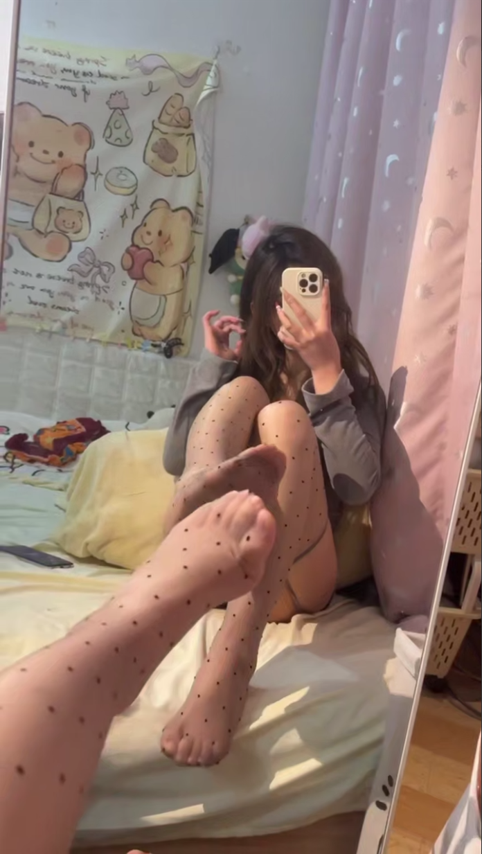 B站 小辣mm 定制舰长福利 露脸全裸道具自慰【22V】【184M】 预览图 11