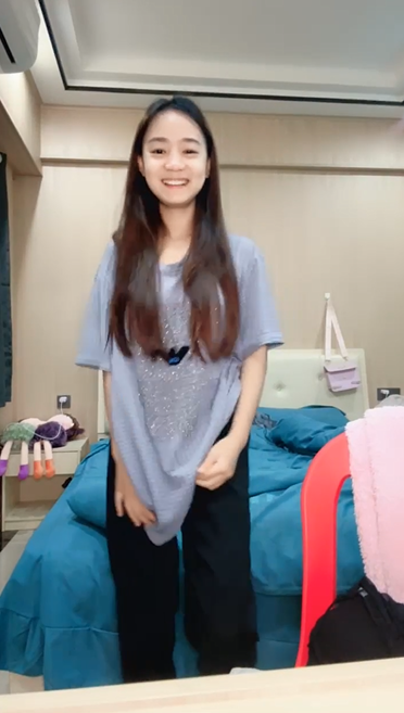 新人大四学生妹【沐言】需要赚点生活费和学费，甜美乖巧真清纯，素颜大尺度展示中 预览图 1