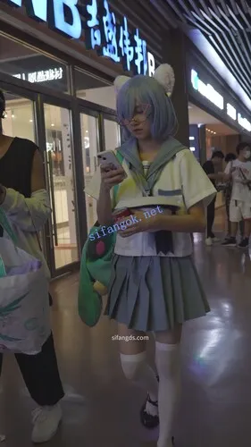 【永久专享】【xxn-344】制服jk蕾姆小姐姐..多次镜头前弯腰透心凉CD【1V】【700M】 预览图 4