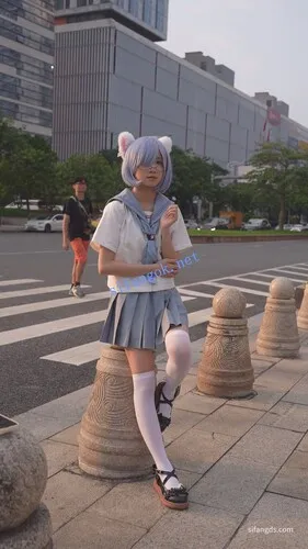 【永久专享】【xxn-344】制服jk蕾姆小姐姐..多次镜头前弯腰透心凉CD【1V】【700M】 预览图 9