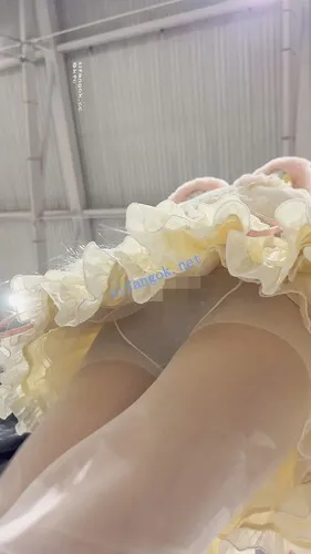 【永久专享】【KFC】身材超极品萝莉·腿控最爱·蝴蝶白丝腿劈M字露出白内【1V】【785M】 预览图 11