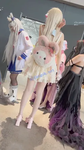 【永久专享】【KFC】身材超极品萝莉·腿控最爱·蝴蝶白丝腿劈M字露出白内【1V】【785M】 预览图 9