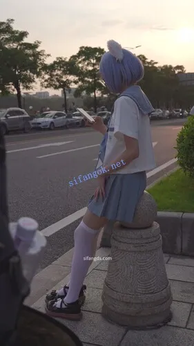 【永久专享】【xxn-344】制服jk蕾姆小姐姐..多次镜头前弯腰透心凉CD【1V】【700M】 预览图 13