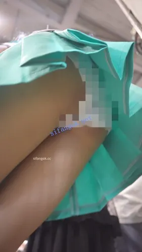 【永久专享】【xxn-355】游戏展台cos模特..长腿白丝过膝袜..粉内弯腰露毛【1V】【576M】 预览图 1