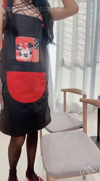 高挑靓丽少女『长腿女儿丽丽』淫水奶油拌脚趾，女儿淫叫着我是修女不能操我，会被操坏的2V-福利岛