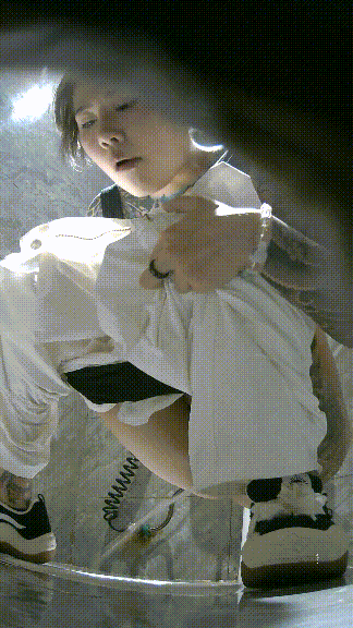 精品廁拍⑴，臉穴同框真實偷拍公共女衛超多小姐姐方便(7V) 1.64GB 预览图 8