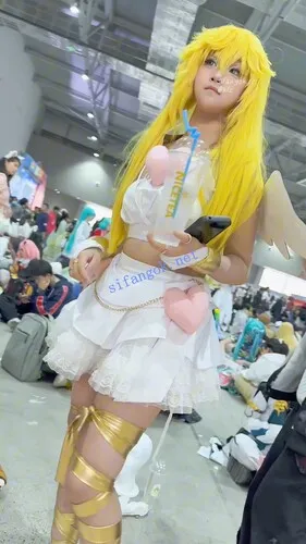 【永久专享】【KFC】萌妹COSER喜欢翘屁股·放好相机妹子果然上钩贴着内内CD【1V】【1.57G】 预览图 12