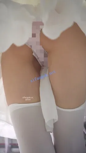 【永久专享】【xxn-353】照桥心美cos小姐姐..弯腰拿东西半蹲内裤贴镜头【1V】【326M】 预览图 5