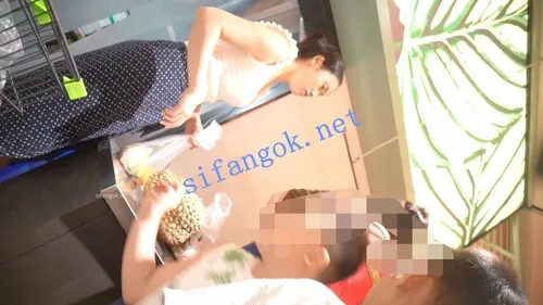 【永久专享】（空城原创）长裙少妇带孩子逛超市，微透白窄N夹成丁【1V】【292M】 预览图 1