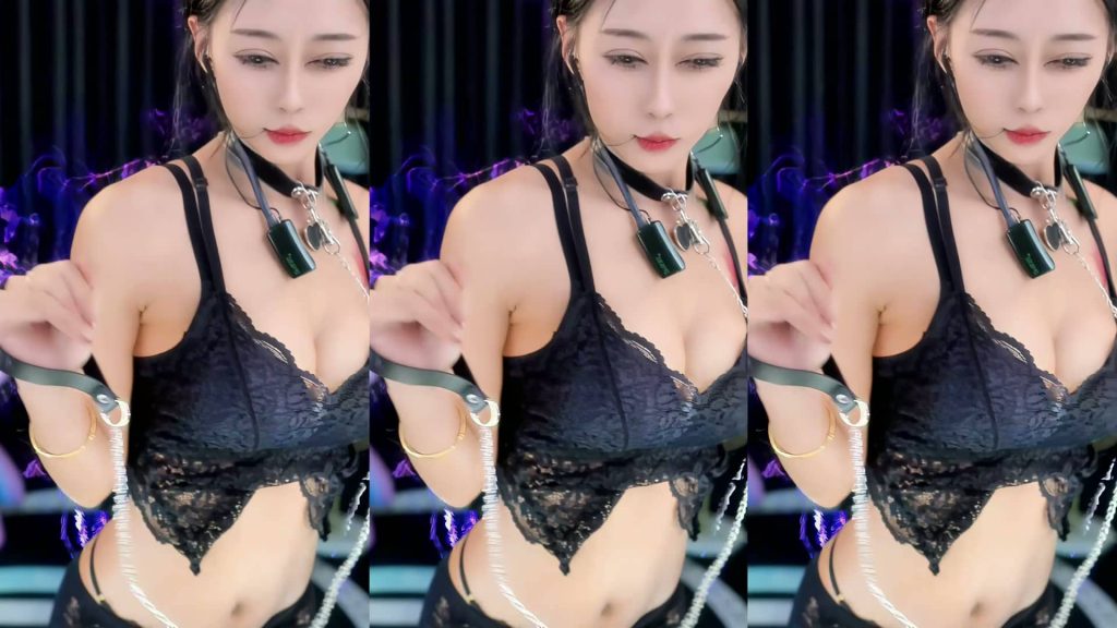 【乐嗨 茴香】大尺度骚舞 三角热裤抬脚看档 骚丁极限露毛 无水印收藏版【10V】【3.7G】 预览图 8