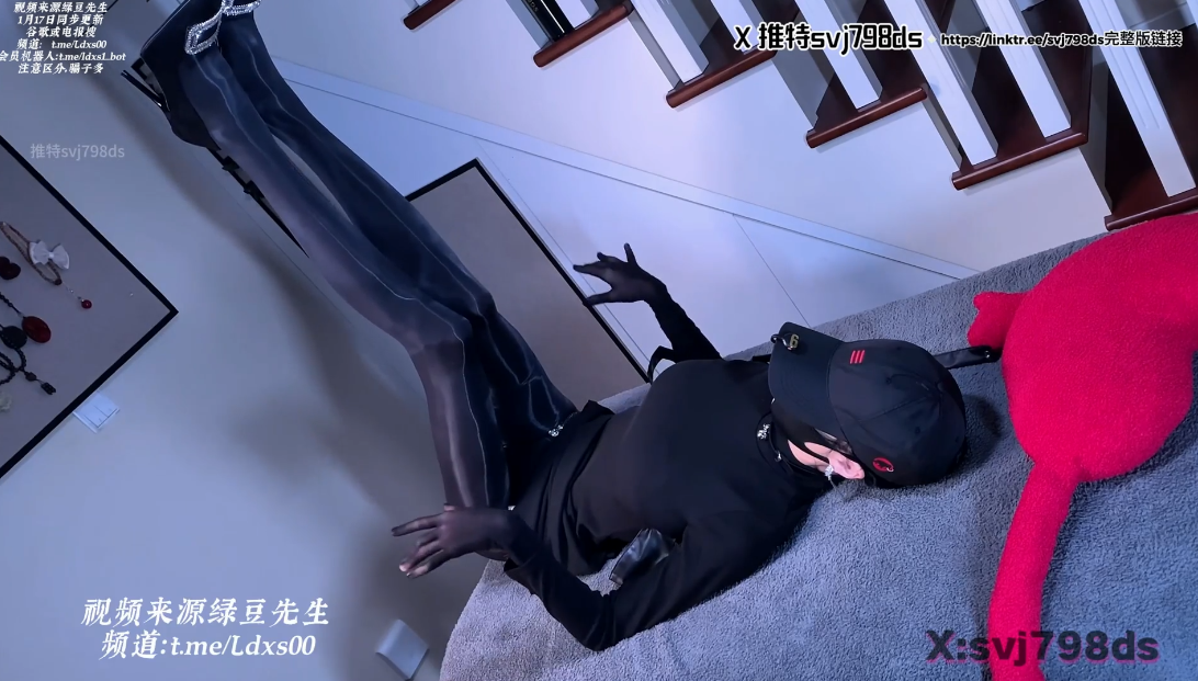 177大长腿反差母狗【svj798ds】1.17号厚黑丝长腿交叉缠绕男生，丝袜包裹的腿线完美弧度，黑丝在灯光下闪耀…男生从后死死扣住，双手滑过大腿内侧，湿热摩擦的节奏越来越猛，打桩式的站起来蹬 【1V 506MB】-福利岛