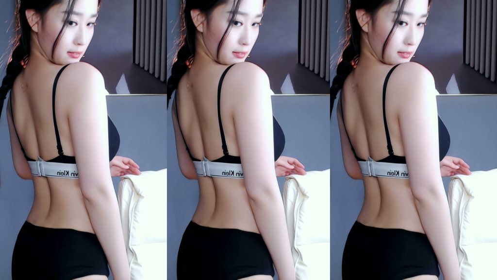 网易cc 坷坷 大尺度骚舞 无水印收藏版【2V】【600M】 预览图 3