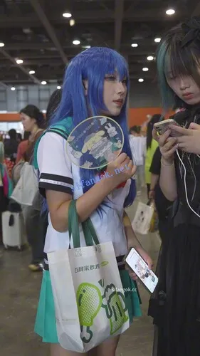 【永久专享】【xxn-355】游戏展台cos模特..长腿白丝过膝袜..粉内弯腰露毛【1V】【576M】 预览图 6