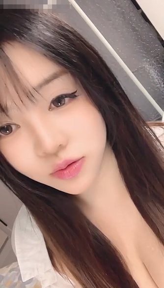 【炸土豆】天然核弹爆乳女神 预览图 1