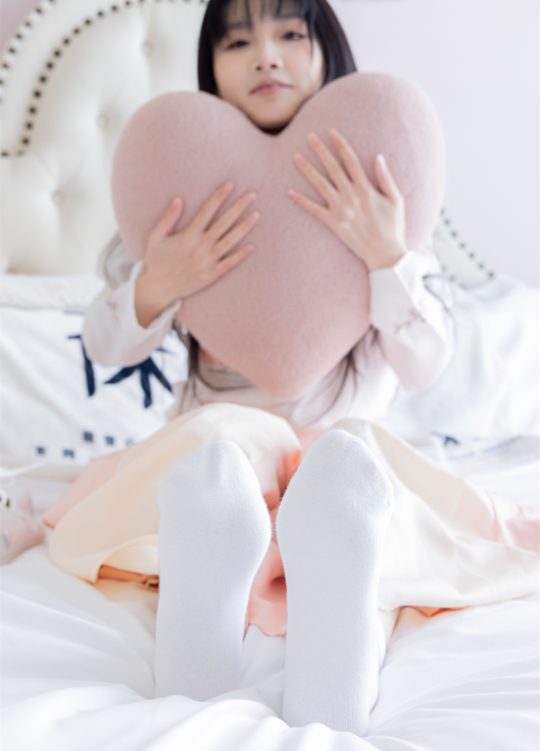 袜啵啵 – 甜甜圈 – 汉服白棉袜 裸足 【168P1V1.6G】 预览图 2