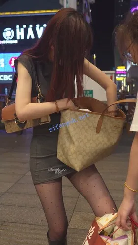 【永久专享】(BC-SSS-099)抄底两位花纹黑丝小姐姐..性感包臀短裙粉色窄内【1V】【1G】 预览图 1